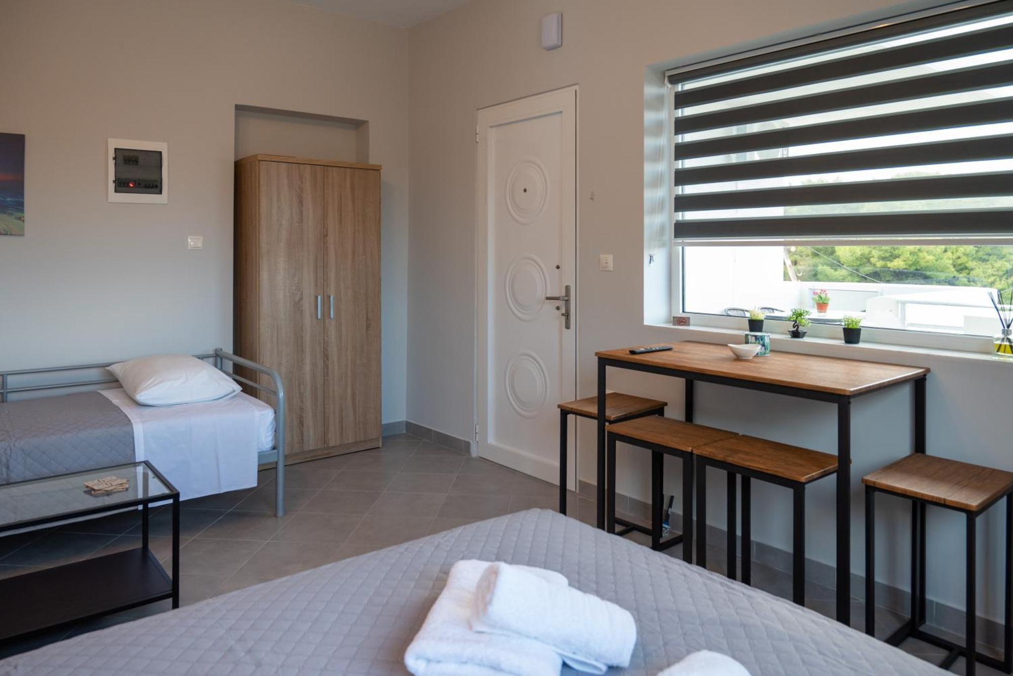 Airport Palmtree Apartments - 15Min From Airport Artemida  Esterno foto